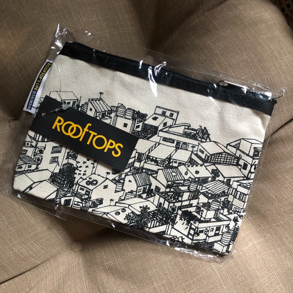 ROOFTOPS 🌀 Sketched Town Zip Pouch
